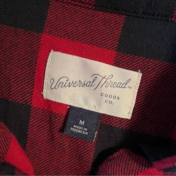 Universal Thread Buffalo Check Flannel Button Down blouse in Red Black - Picture 3 of 4